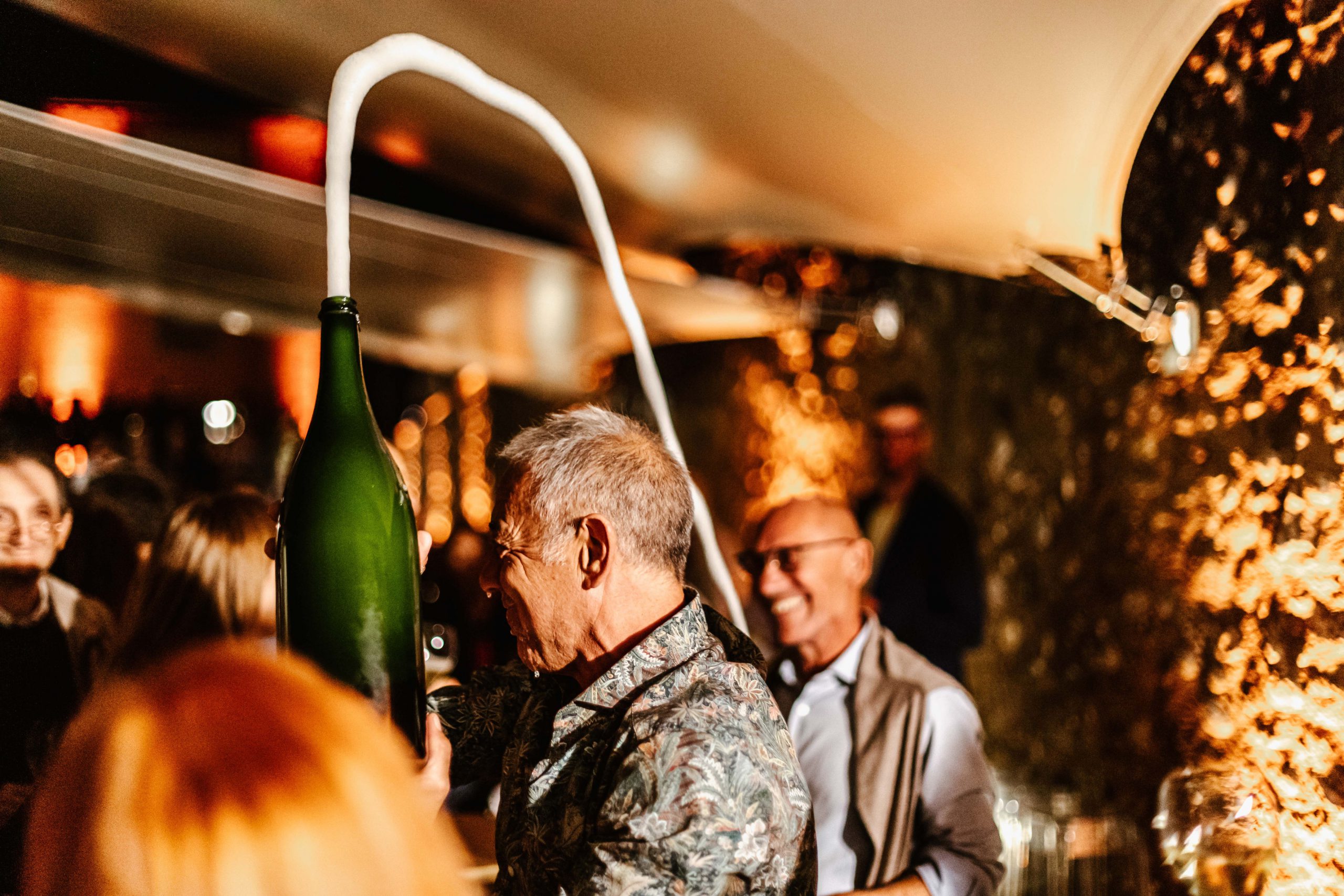 Degorgement di una bottiglia Magnum durante il Festival della Franciacorta 2024 a San Cristoforo